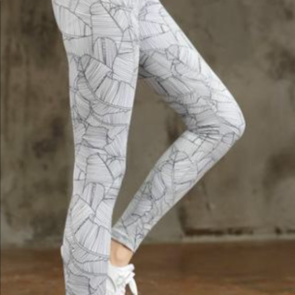 Leaf Print Hight Waist Crossback Yoga Outfit XS/S - Picture 6 of 6